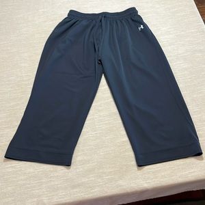 Under Armour Women’s black capri athletic pants.  Size Medium